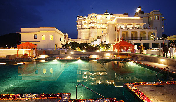 best-indian-palace-hotels-devi-garh