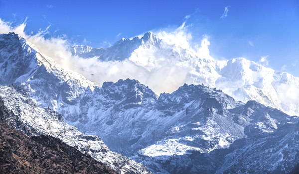 darjeeling-images_kanchenjunga-closeup_credit-siripong-jitchum_istock_thinkstock-http___www-thinkstockphotos-co