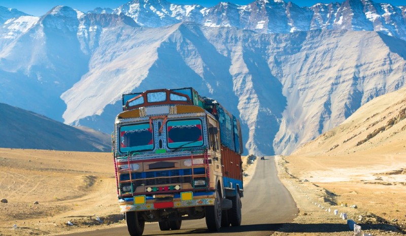 27 Indian Experiences | Painted trucks