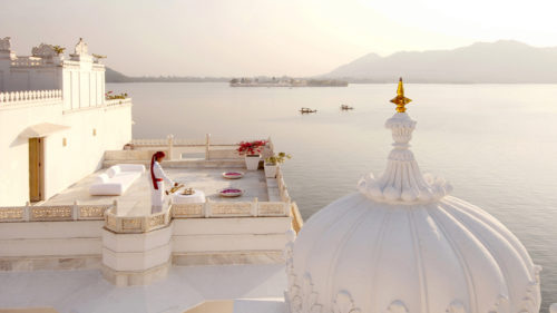 taj-lake-palace-man-pouring